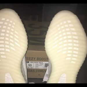 Yeezy 350 v2 read description